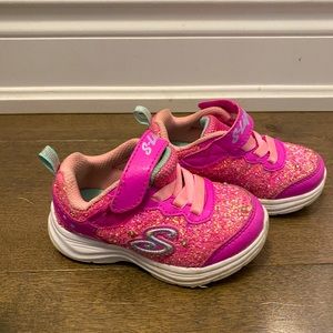 💝 Sketchers toddler shoes (US size 6) 💝